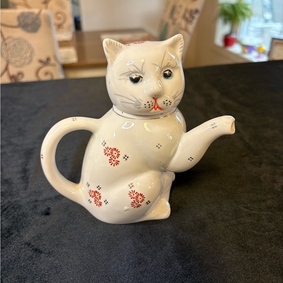 Other - Vintage White Porcelain Cat Shape Teapot or Creamer Dispenser